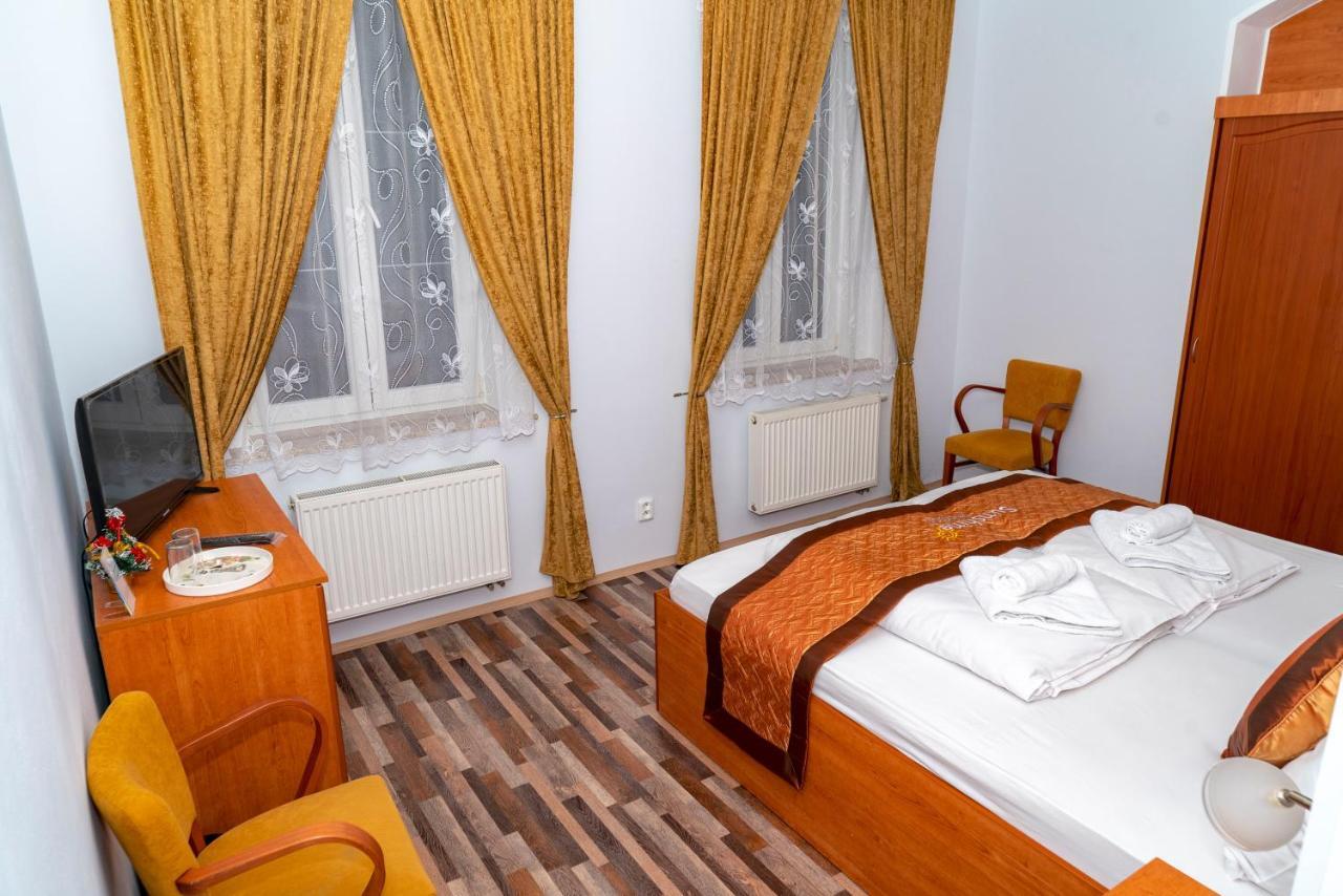 Sunshine Pension Karlovy Vary Ngoại thất bức ảnh