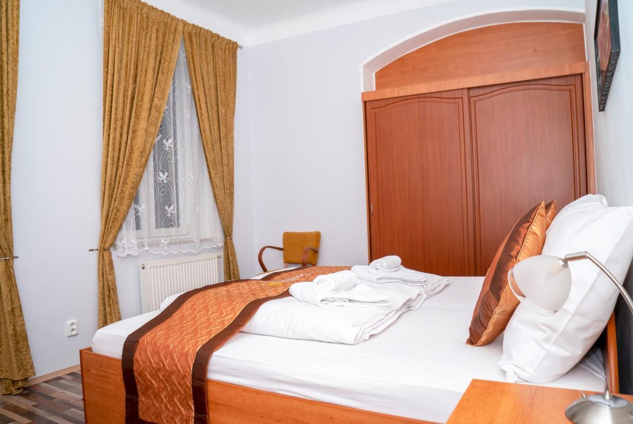 Sunshine Pension Karlovy Vary Ngoại thất bức ảnh
